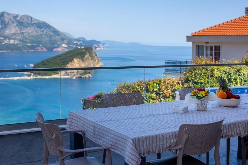 Day, Natural landscape, View (from property/room), Balcony/Terrace, Dining area, Food, Mountain view, Sea view