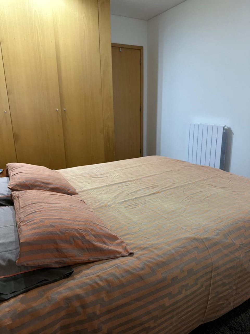 Bed, Photo of the whole room, wardrobe