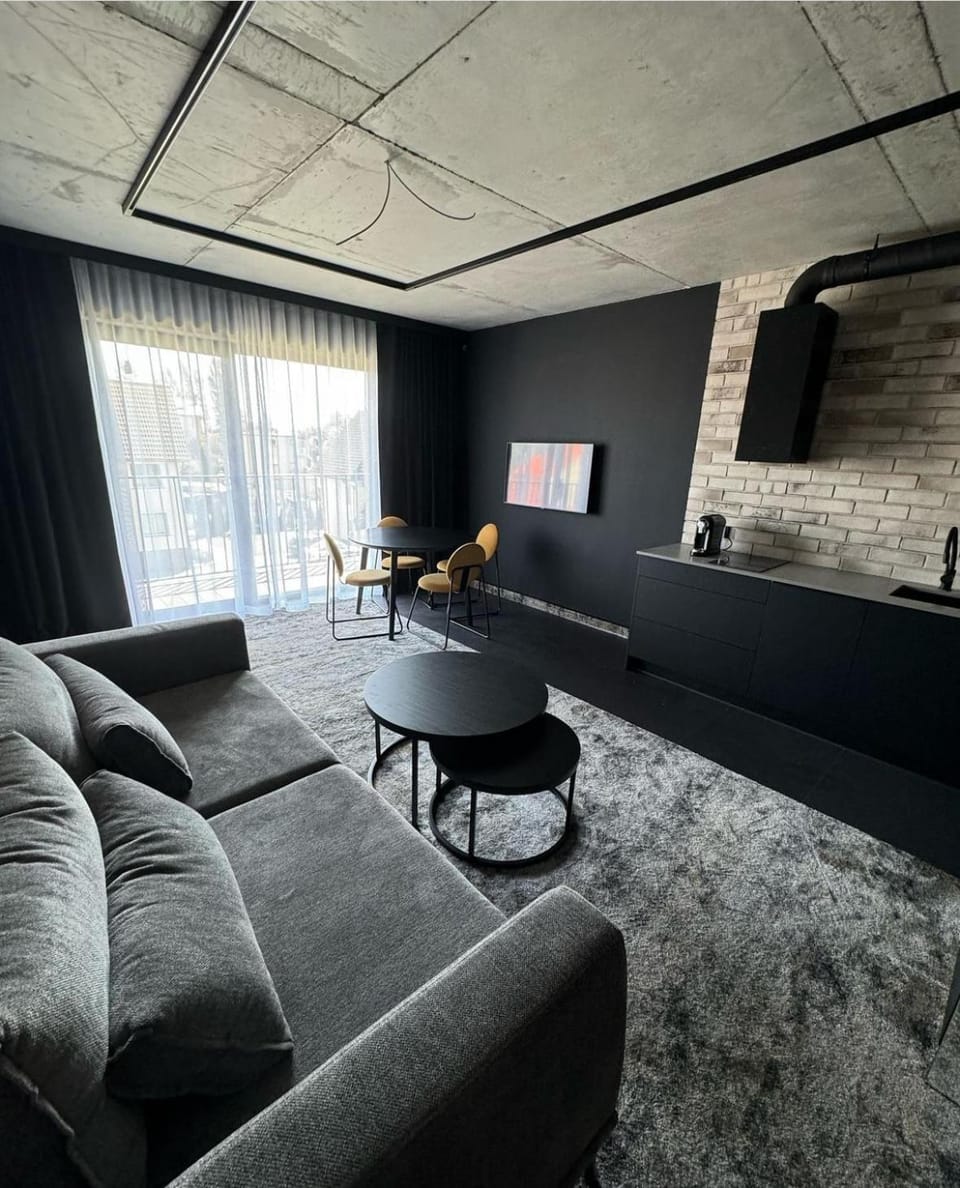 TV and multimedia, Living room, Seating area, Evening entertainment