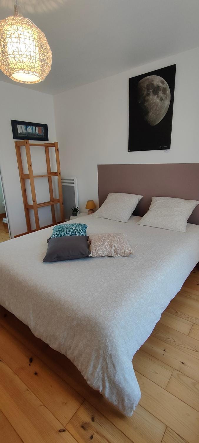 les Lys Jolie suite parentale privative deux adultes avec sdd Bed and Breakfast in Normandy