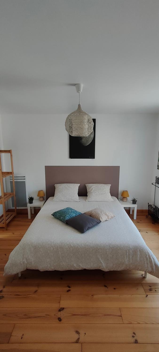 les Lys Jolie suite parentale privative deux adultes avec sdd Bed and Breakfast in Normandy