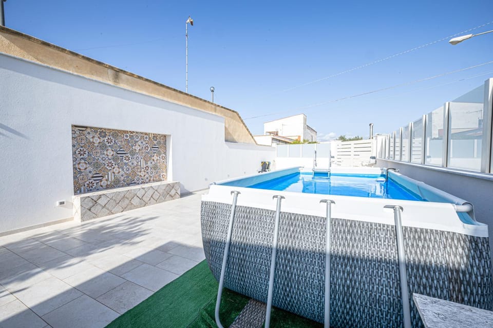 Day, Decorative detail, Pool view, Swimming pool, Swimming pool