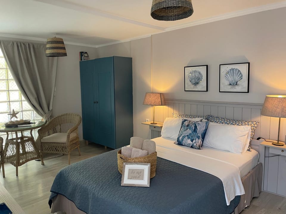Seating area, Bedroom