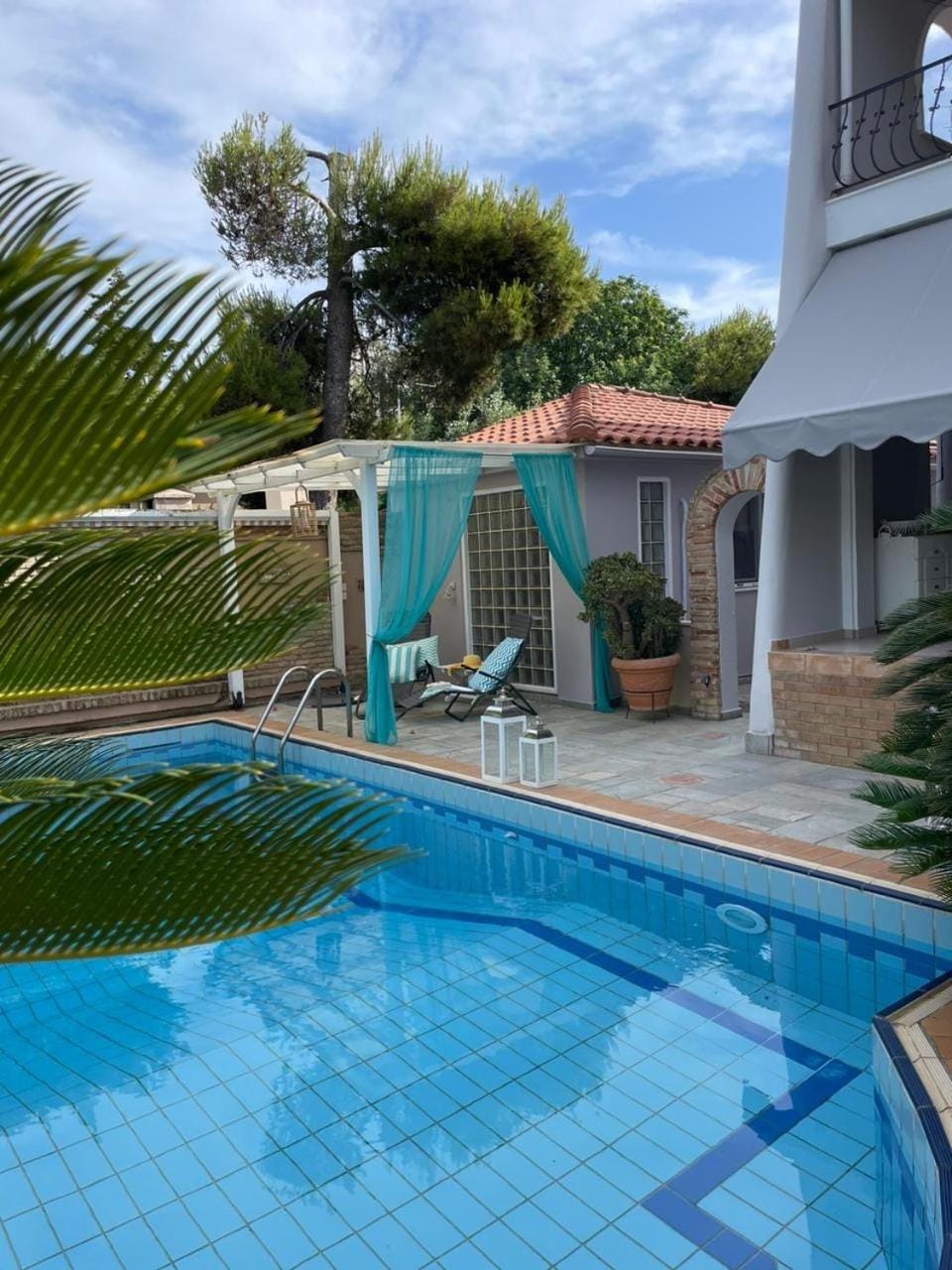 Patio, Day, Garden, Garden view, Pool view, Swimming pool, sunbed