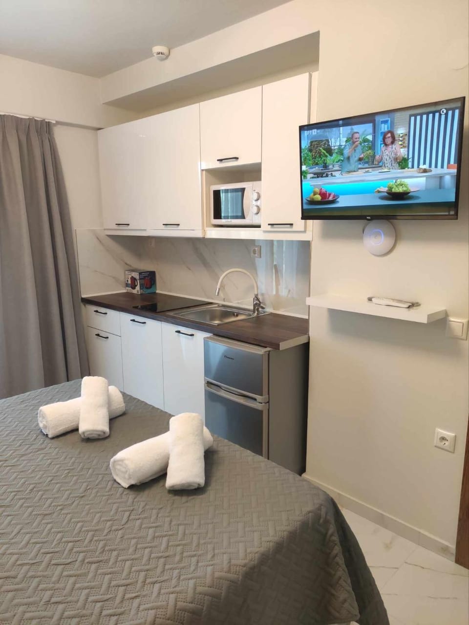 TV and multimedia, Kitchen or kitchenette, minibar, stove