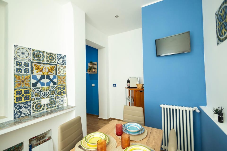 Seating area, Dining area