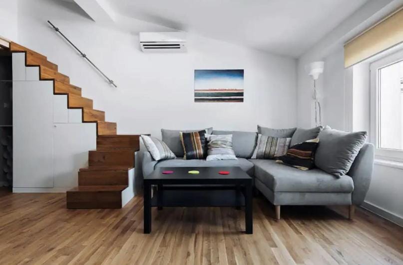 Living room, Seating area, air conditioner
