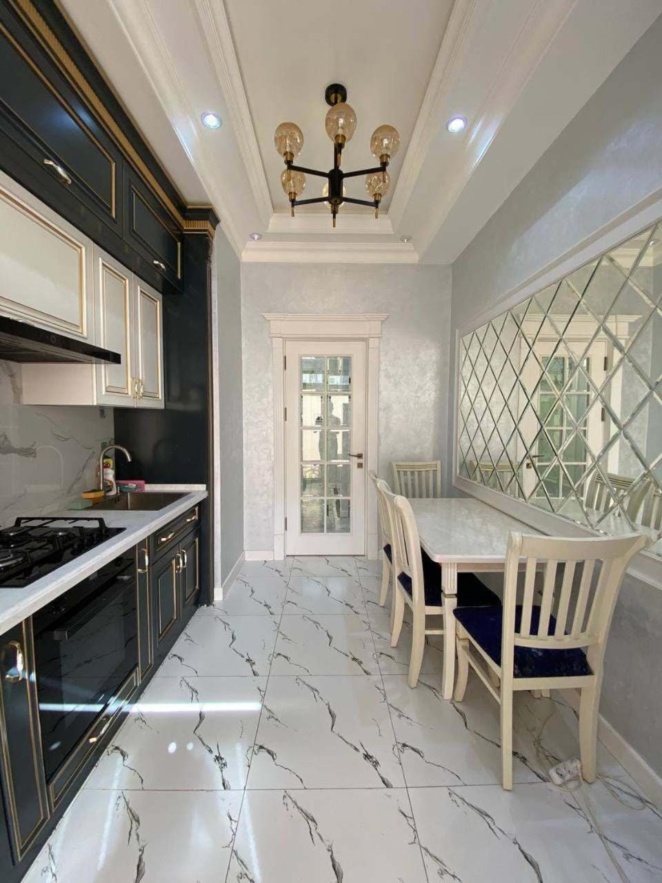 Kitchen or kitchenette, Dining area, stove