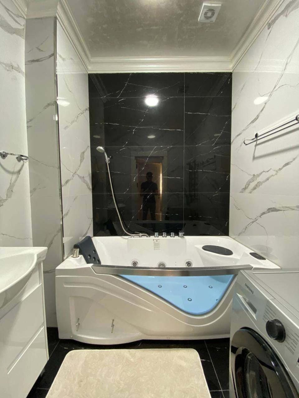 Hot Tub, Bathroom