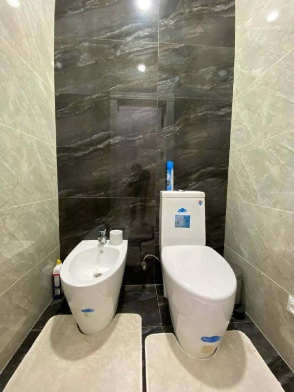 Toilet, bidet