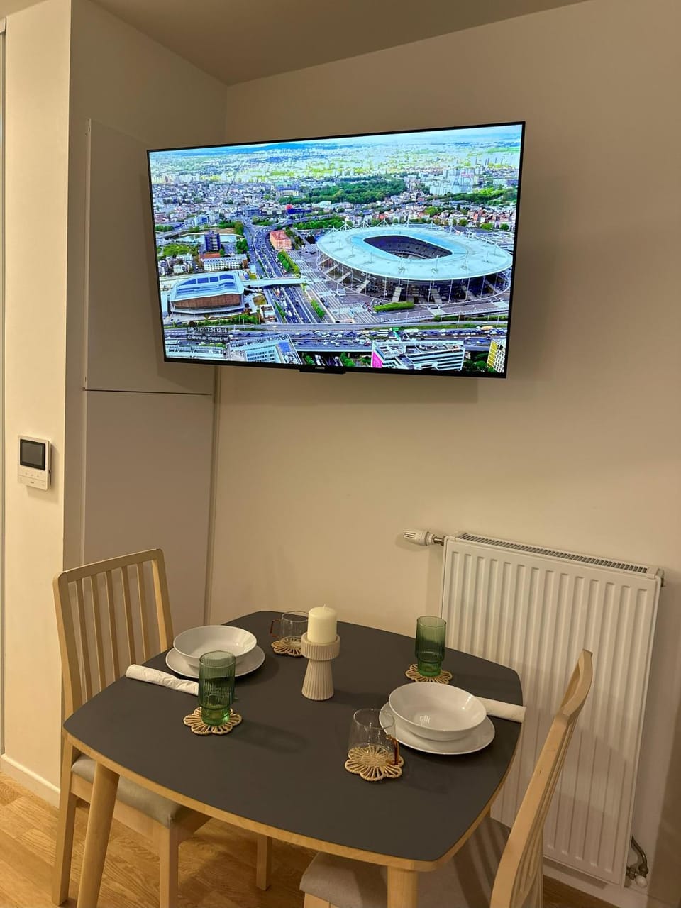 TV and multimedia, Seating area, Dining area