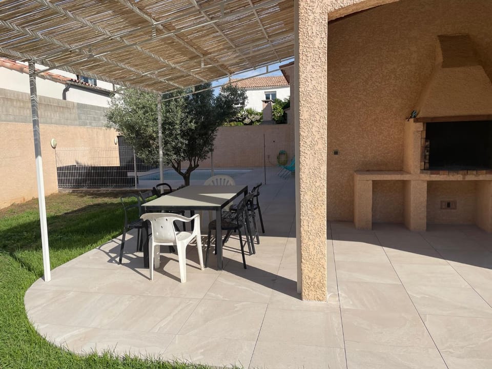 Villa climatisée de l'Etang de THAU avec piscine Villa in Occitanie