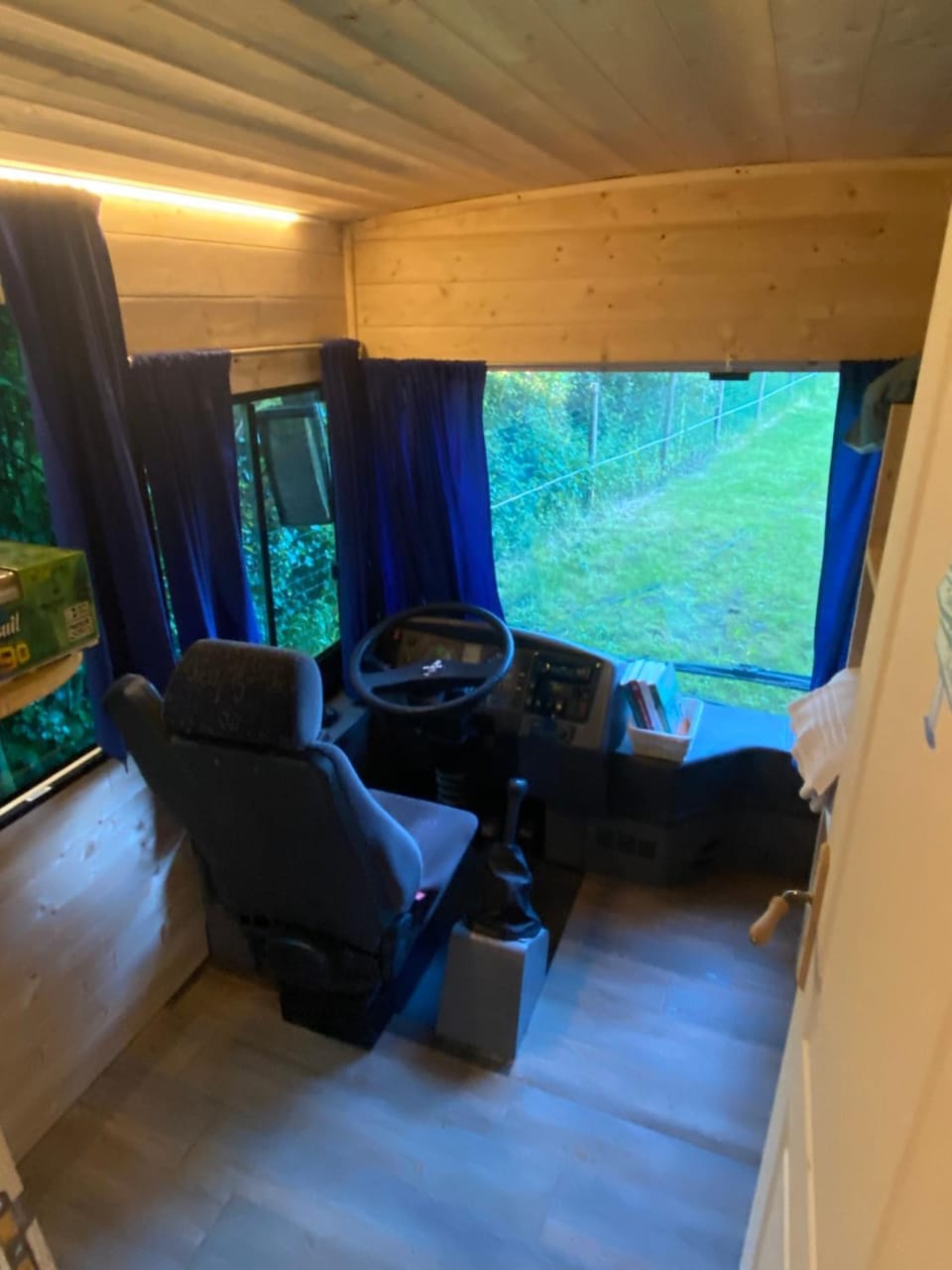 Woody Wood Bus Luxury tent in Nouvelle-Aquitaine