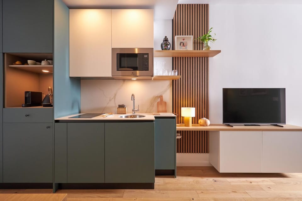 TV and multimedia, Kitchen or kitchenette, oven, stove