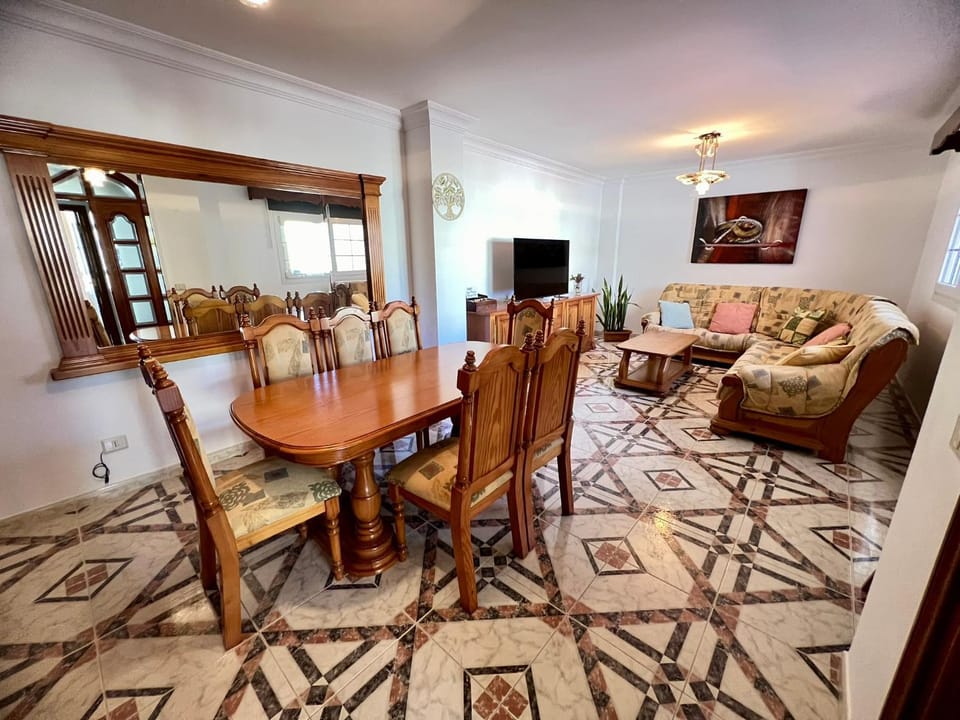 TV and multimedia, Living room, Seating area, Dining area