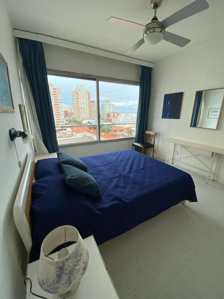 Apartamento en Peninsula , excelente ubicación a metros de la playa Apartment in Punta del Este
