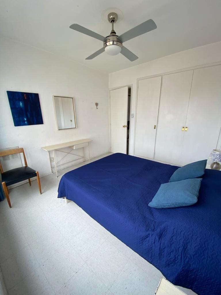 Apartamento en Peninsula , excelente ubicación a metros de la playa Apartment in Punta del Este
