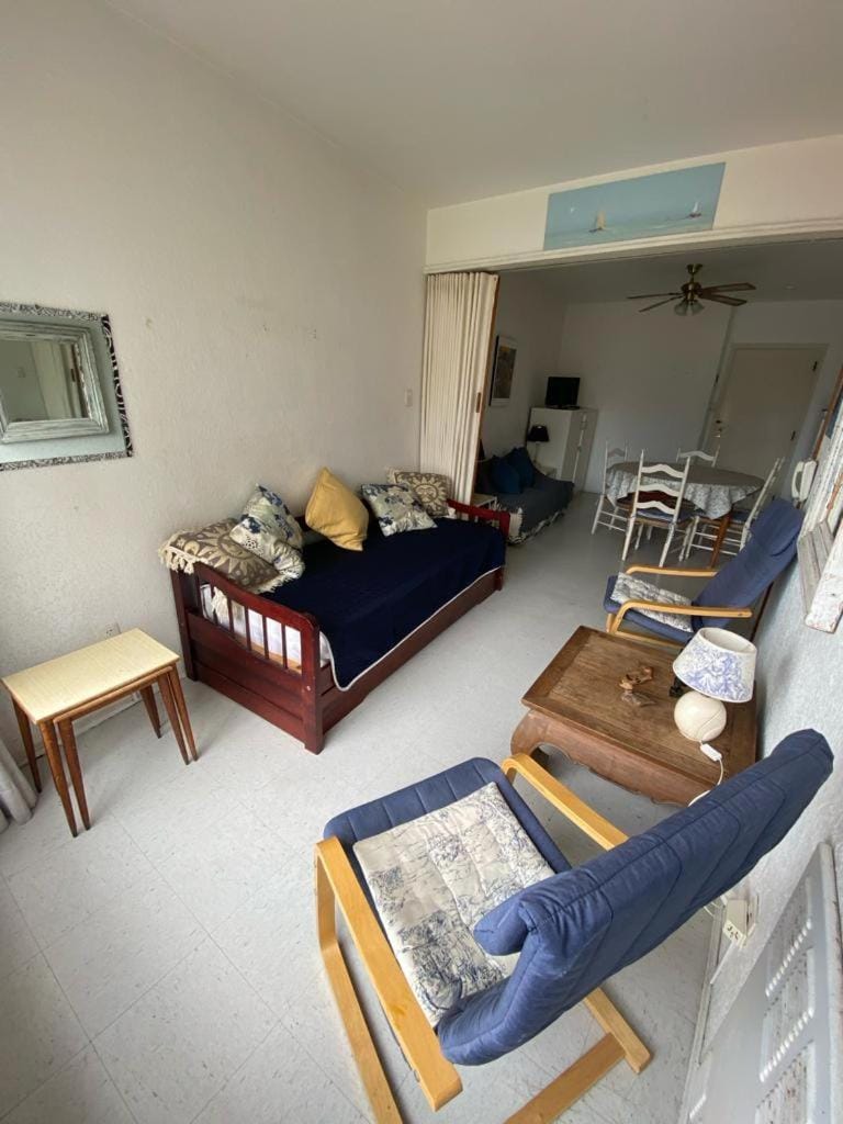 Apartamento en Peninsula , excelente ubicación a metros de la playa Apartment in Punta del Este