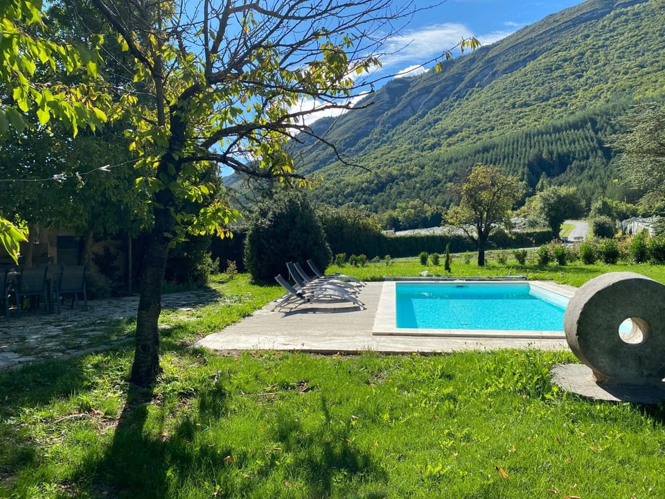 Maison de la tuilière hautes alpes piscine et boulodrome 12 personnes House in Provence-Alpes-Côte d'Azur