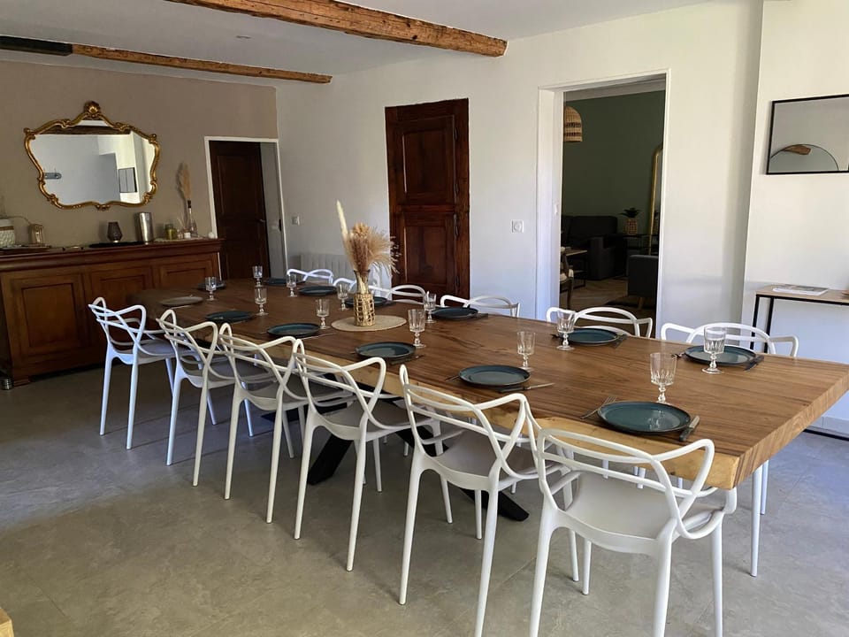 Maison de la tuilière hautes alpes piscine et boulodrome 12 personnes House in Provence-Alpes-Côte d'Azur