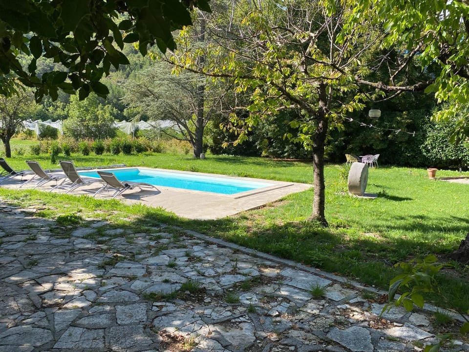 Maison de la tuilière hautes alpes piscine et boulodrome 12 personnes House in Provence-Alpes-Côte d'Azur
