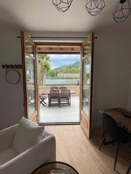 Patio, Natural landscape, Balcony/Terrace, Living room, Seating area, River view