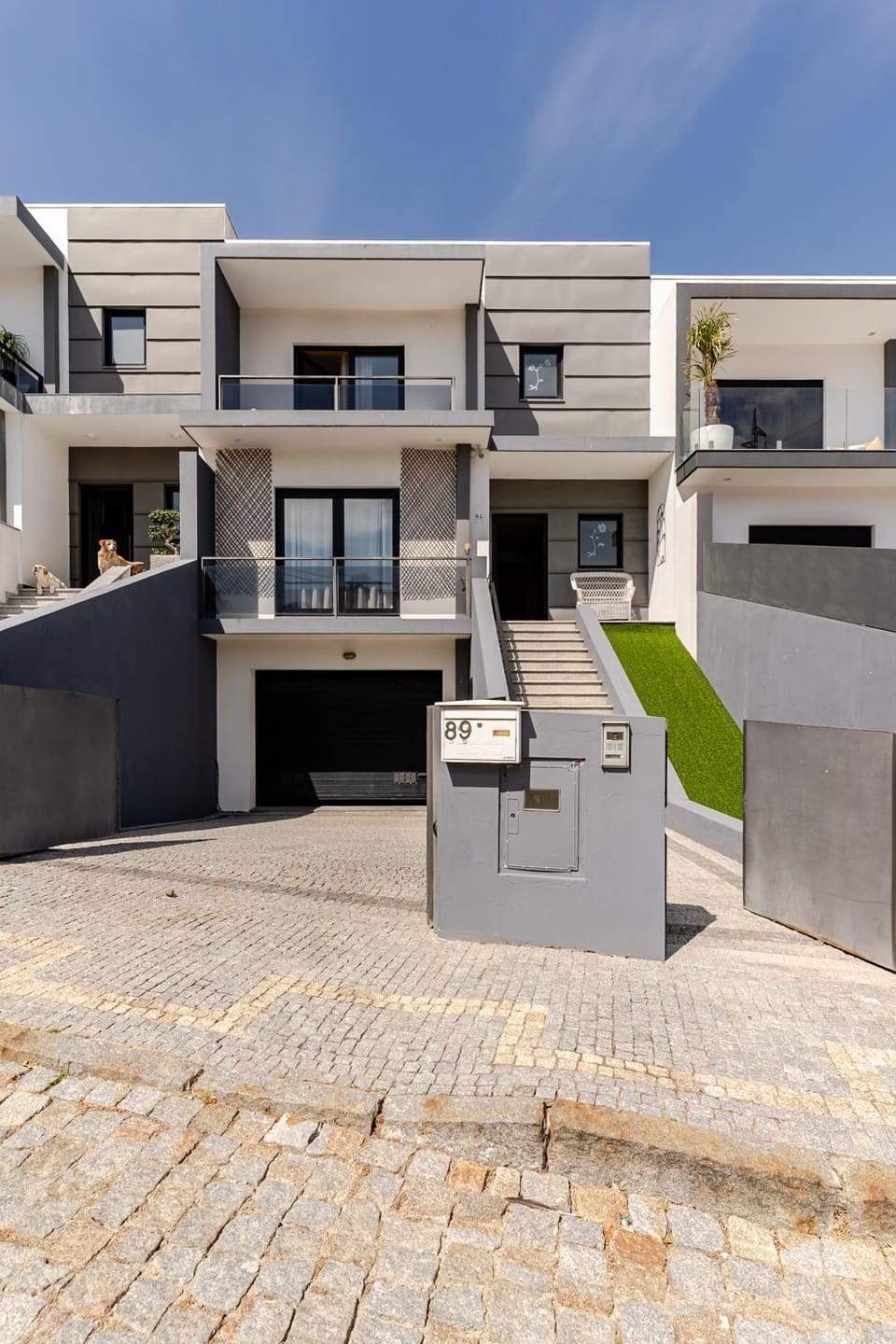 Property building, Facade/entrance, Day