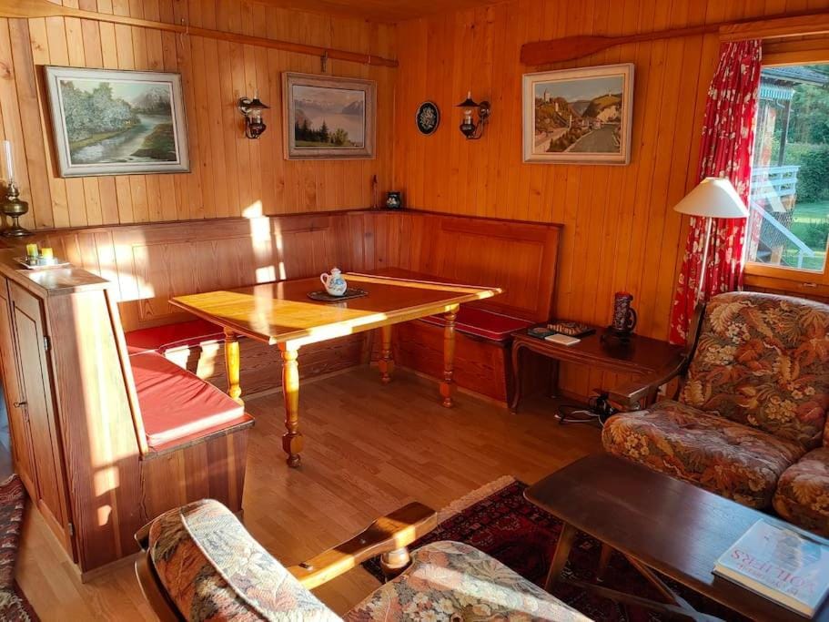 Chalet cosy au bord du lac Chalet in Neuchâtel, Switzerland