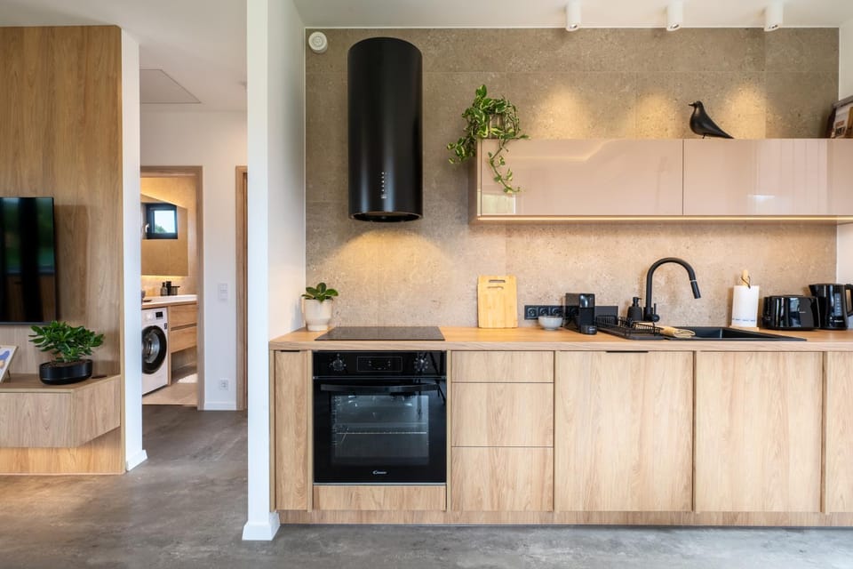 Coffee/tea facilities, Kitchen or kitchenette, dishwasher, oven, stove, toaster