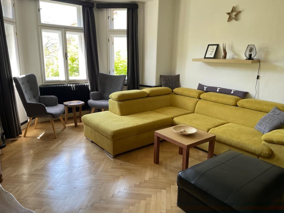 Living room, Bedroom, Street view