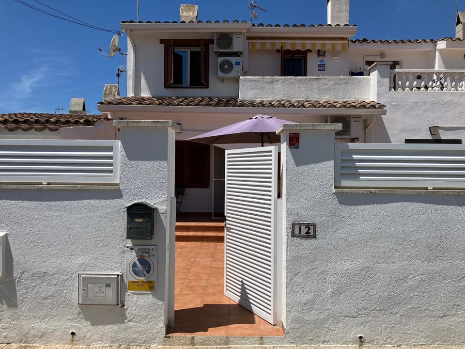 Property building, Neighbourhood, Balcony/Terrace