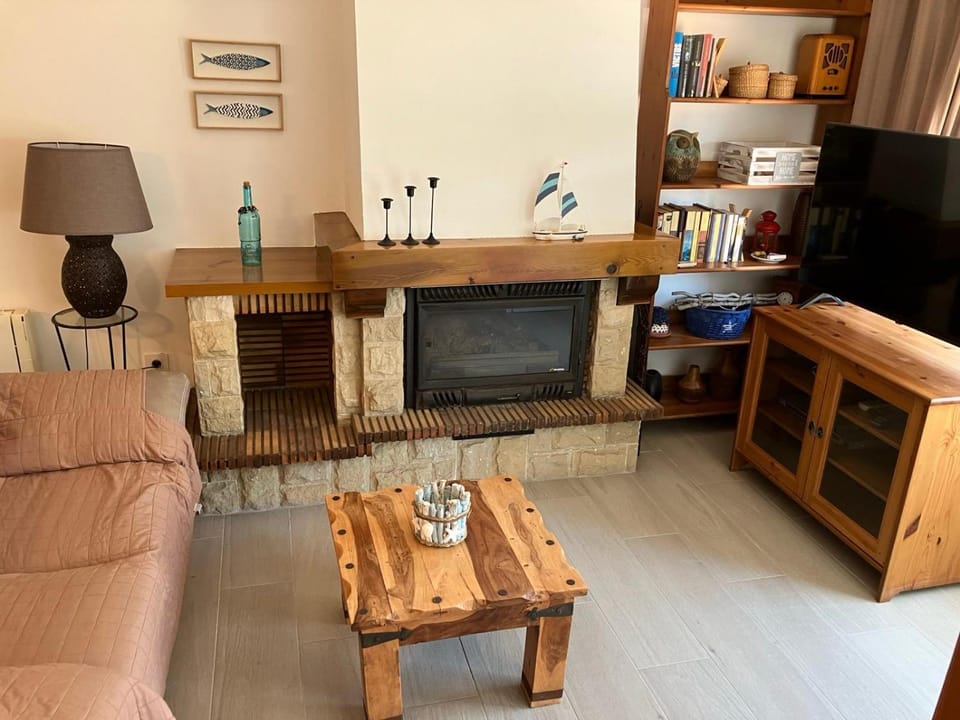 TV and multimedia, Living room, fireplace