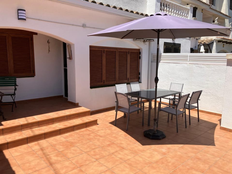 Property building, Patio, Day, Balcony/Terrace