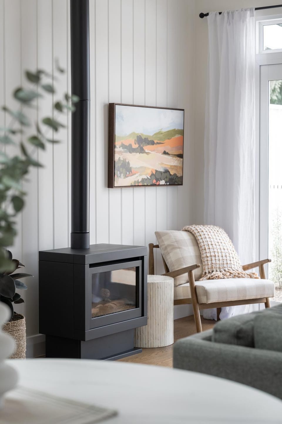 Seating area, fireplace, heating