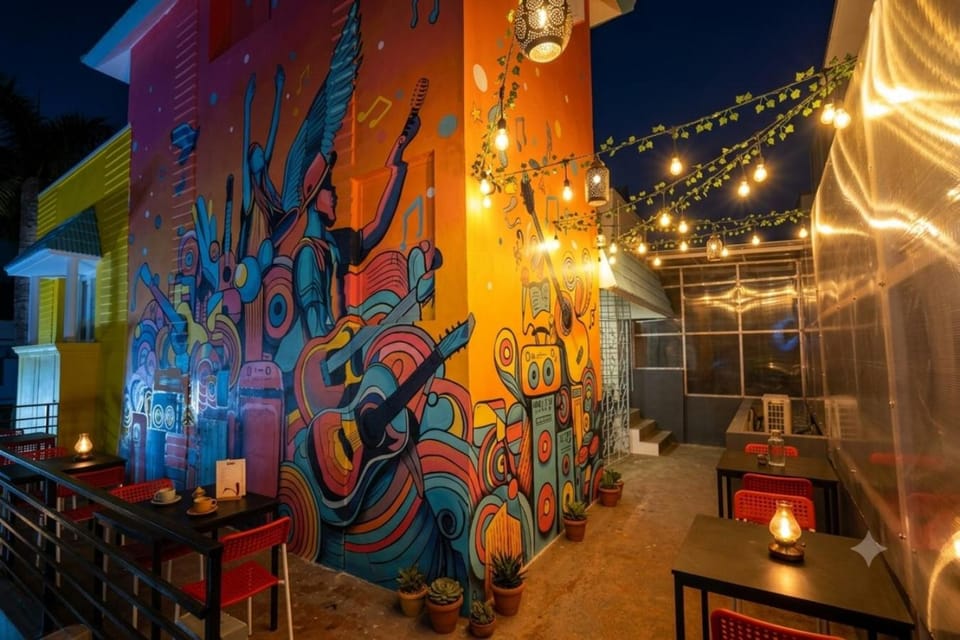 Property building, Restaurant/places to eat, Night, Balcony/Terrace, Seating area