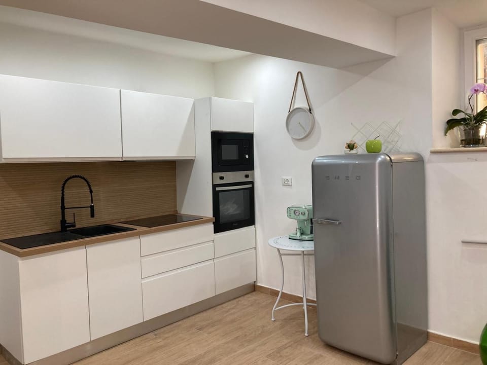 Kitchen or kitchenette, oven, stove