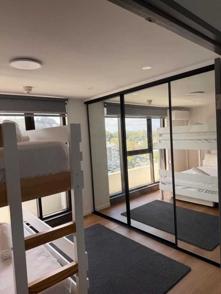 Bedroom, bunk bed