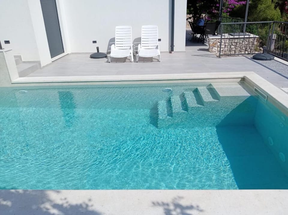 Villa Mala Smišna Poolside Paradise by the Sea Villa in Split-Dalmatia County