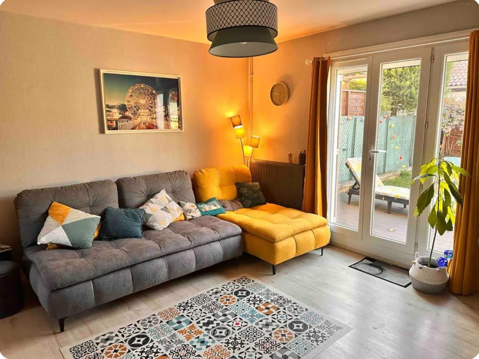 Chambre privée LDLC ARENA-GROUPAMA STADIUM- EUREXPO Vacation rental in Vaulx-en-Velin
