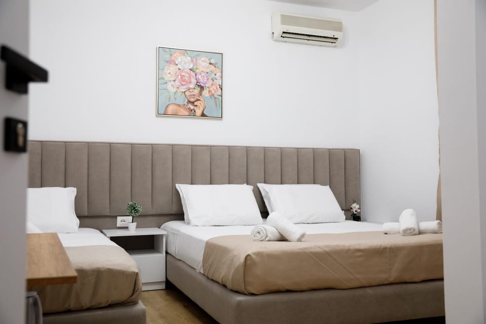 TV and multimedia, Photo of the whole room, Bedroom, air conditioner