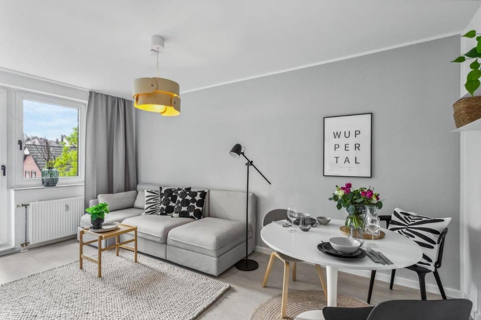 Neue Wohnung - stylisch - citynah - mit Lift - Nähe DUS & Dortmund & Köln & Essen Apartment in Wuppertal
