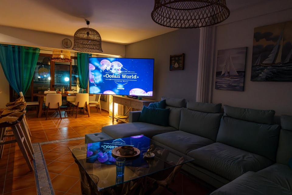 Communal lounge/ TV room, Living room