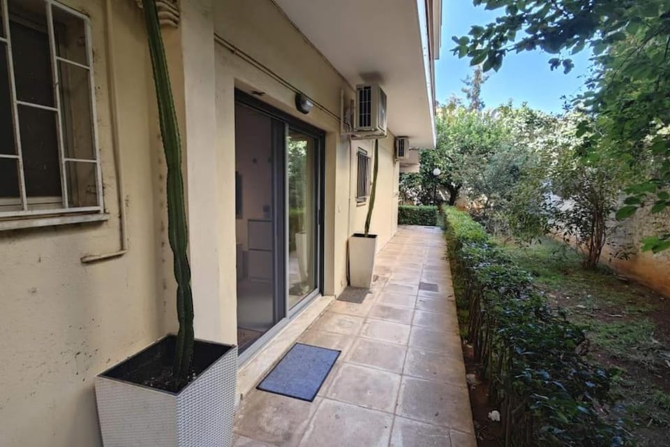 迷人花园公寓 Charming Garden Apartment in Alimos