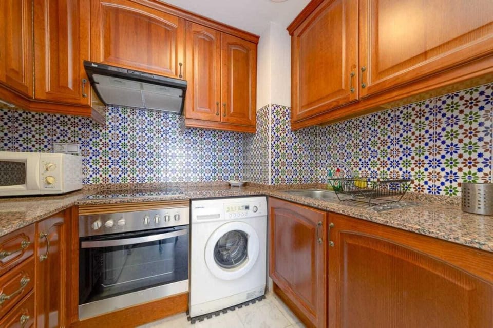 Kitchen or kitchenette, oven, kitchen