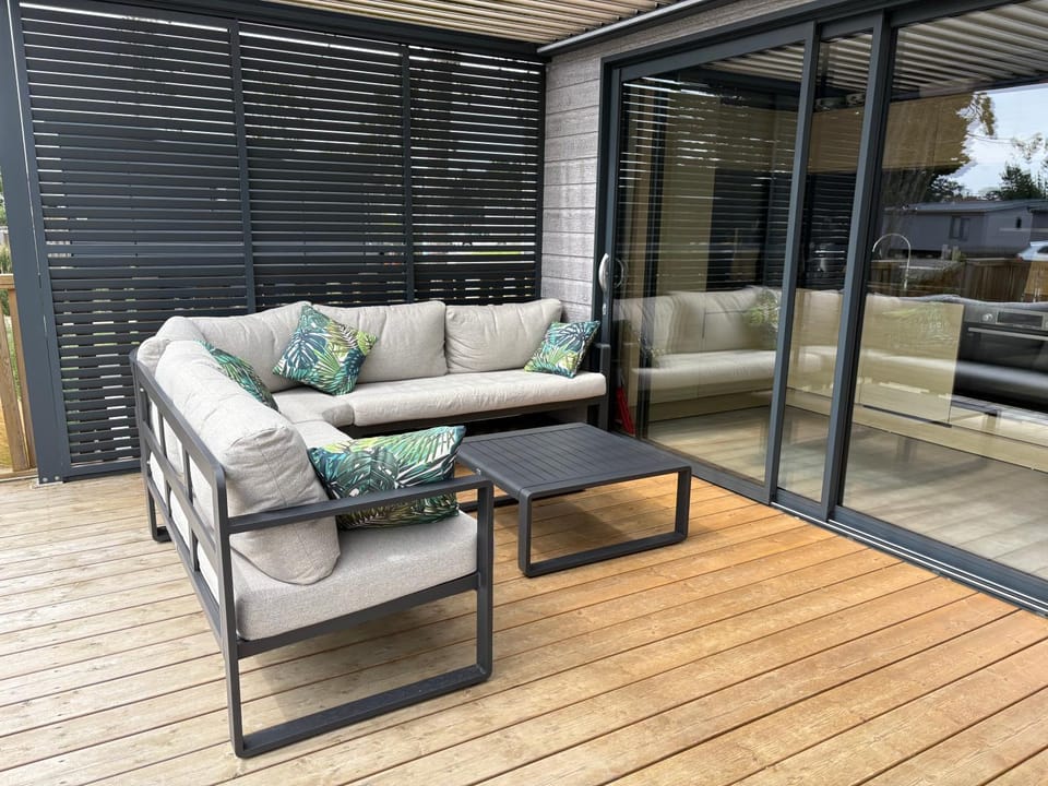 Cottage 4-6 pers-piscine chauffée-150m plage Chalet in Saint-Pair-sur-Mer