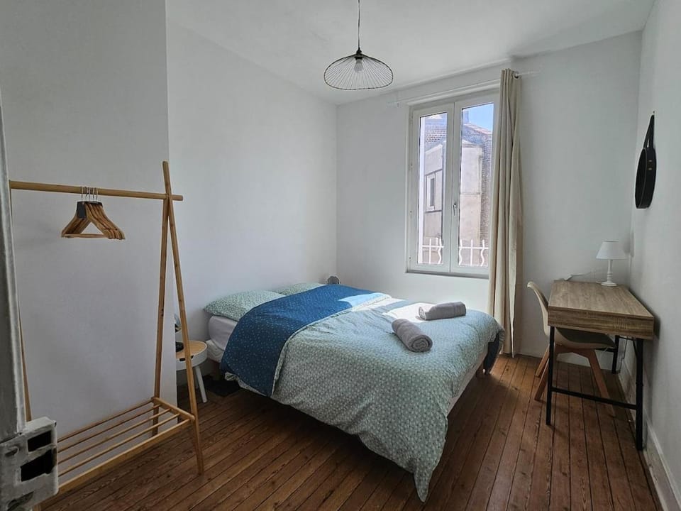 TV and multimedia, Photo of the whole room, Bedroom