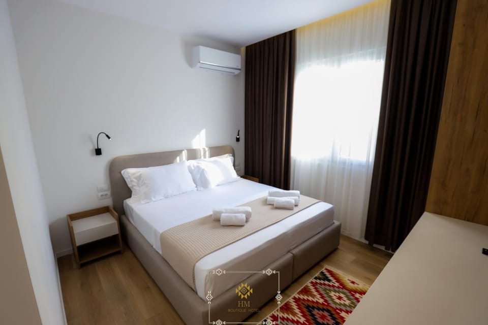 Bed, Bedroom, towels, air conditioner