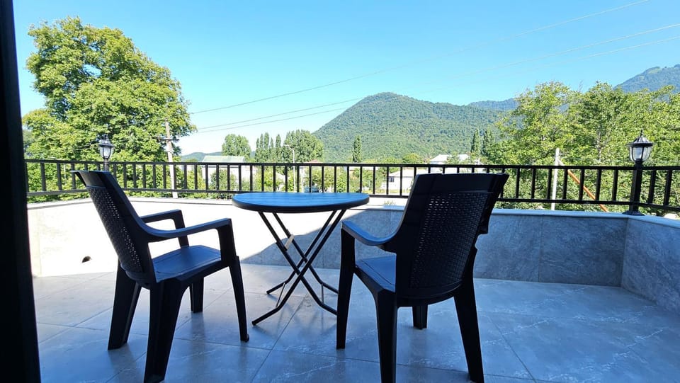 Patio, Day, Natural landscape, View (from property/room), Balcony/Terrace, Balcony/Terrace, Dining area, Mountain view, Quiet street view, Inner courtyard view