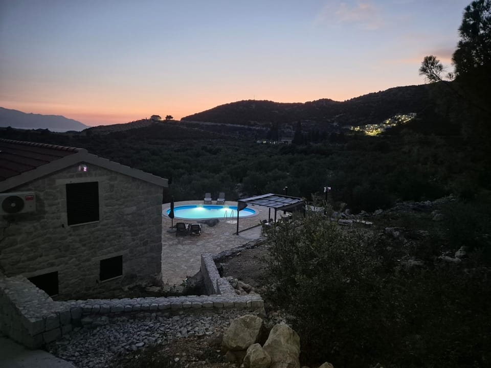 Property building, Patio, Balcony/Terrace, Sea view, Swimming pool