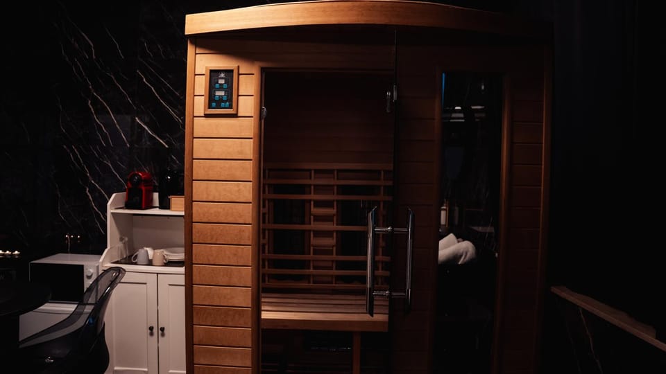 La Suite Gold Wellness Jacuzzi & Sauna Apartment in Wallonia, Belgium